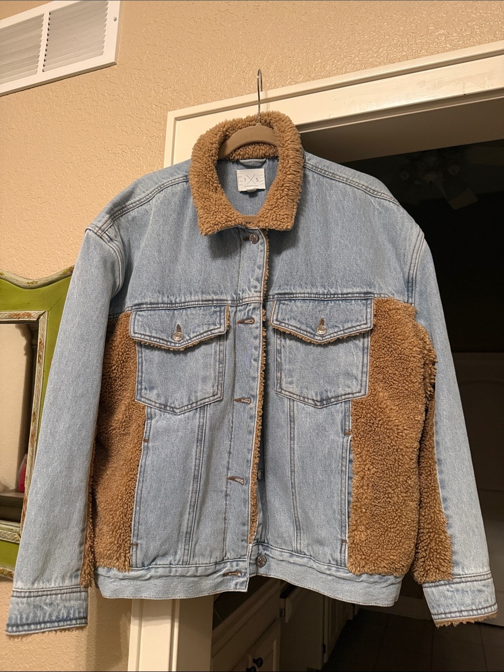 Thread & Supply Women’s Light Wash Denim Sherpa jacket